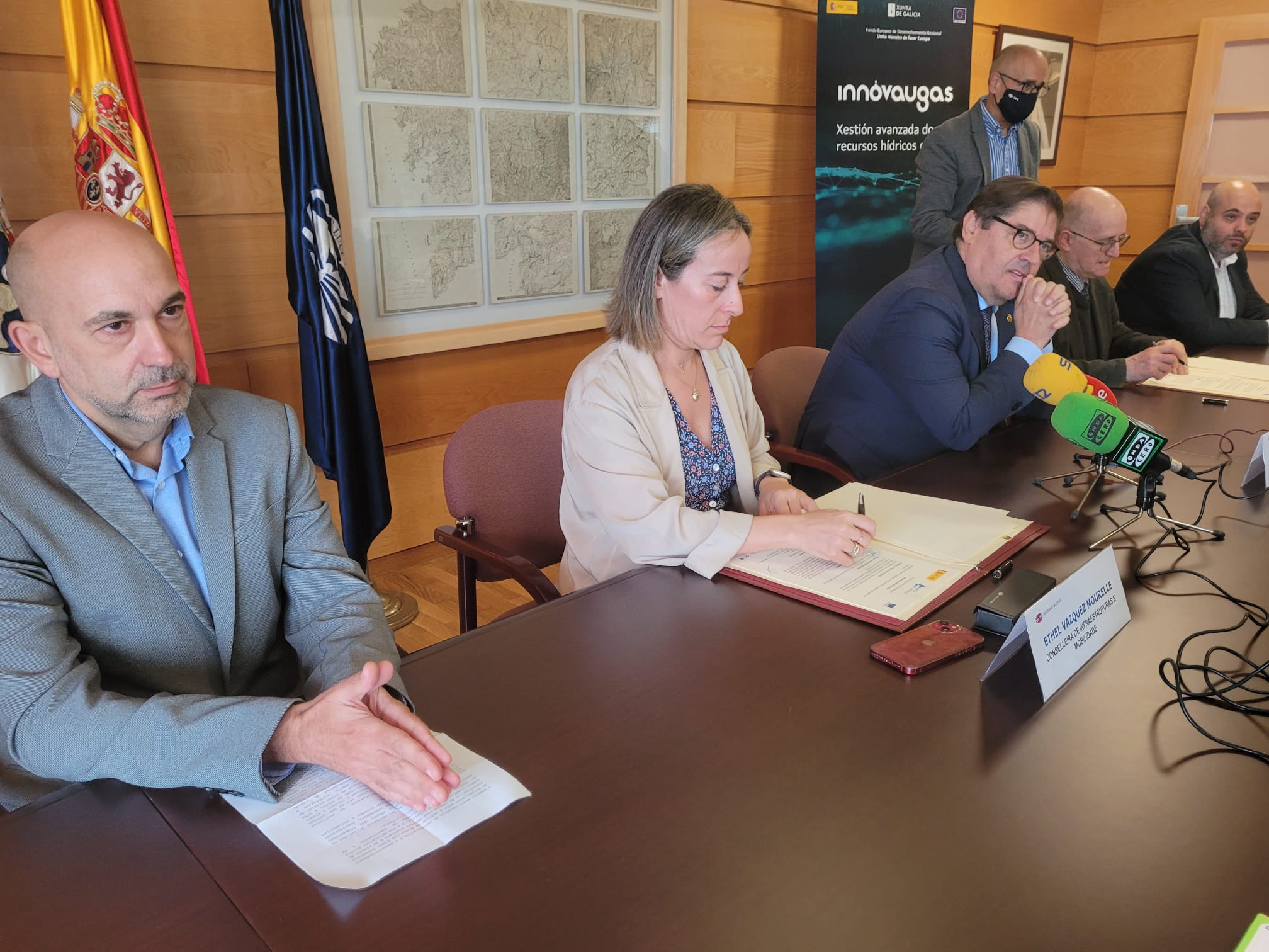 Firma de acuerdo entre Xunta de Galicia (proyecto Innovaugas) y UDC 