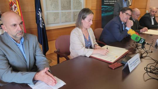 Firma de acuerdo entre Xunta de Galicia (proyecto Innovaugas) y UDC 